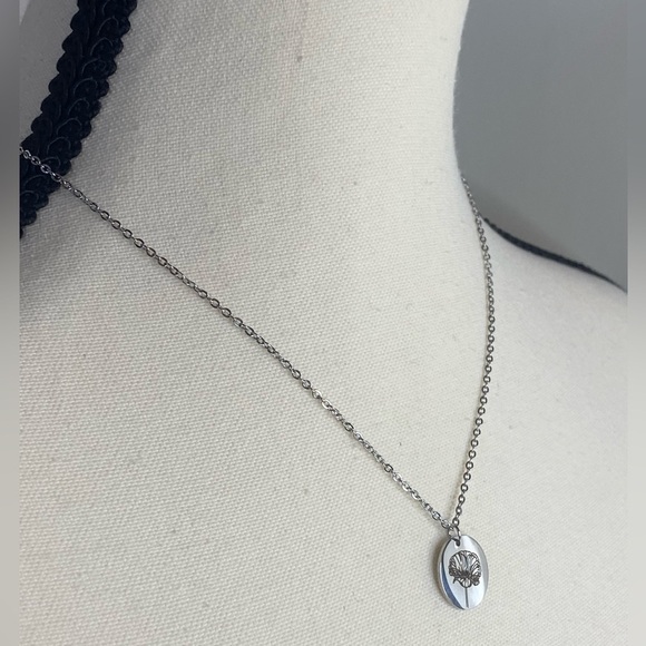 Dainty engraved FLOWER Pendant | SILVER Stainless Steel Necklace - Picture 2 of 11
